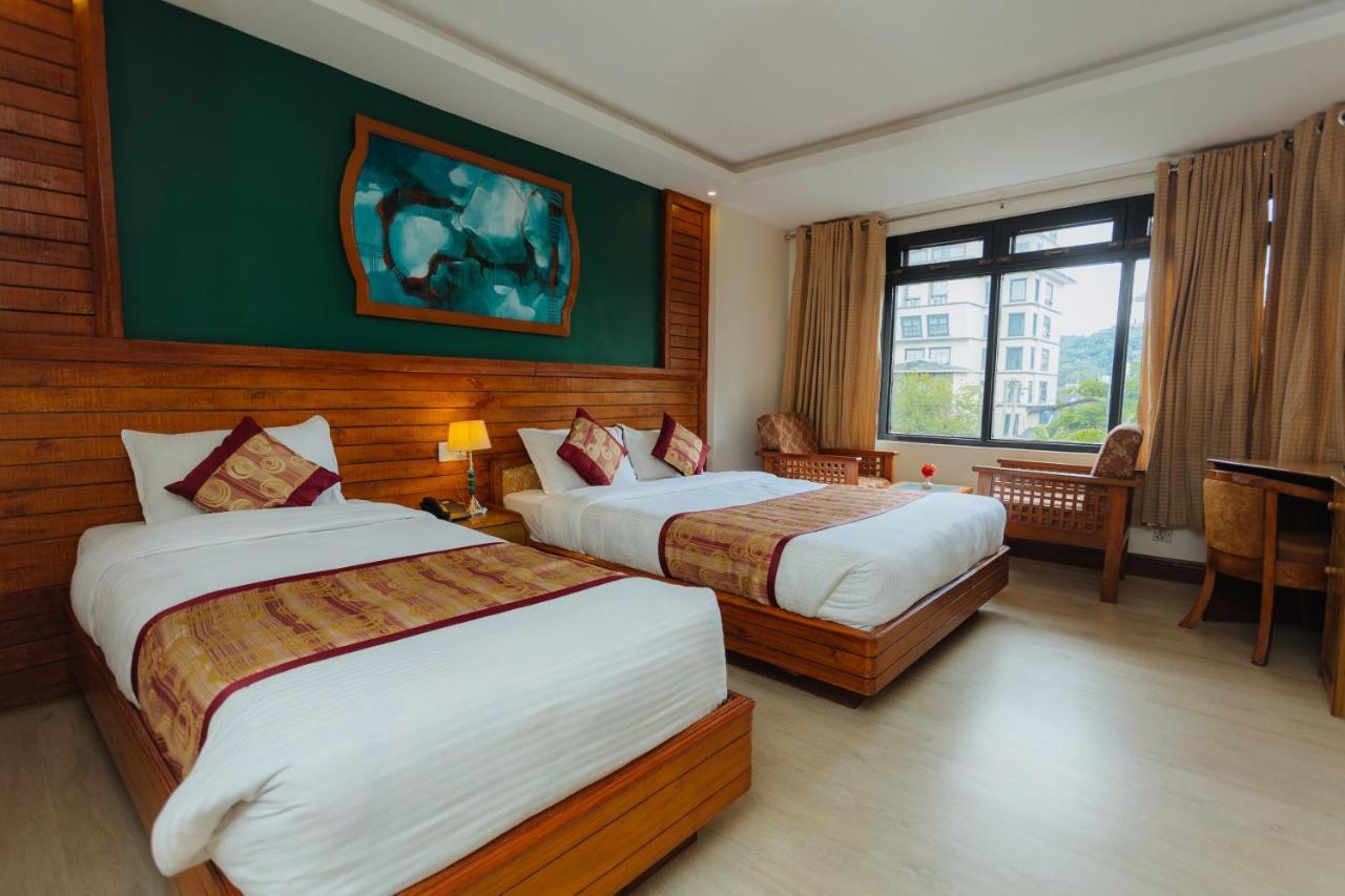 Hotel Tulsi Pokhara Kültér fotó