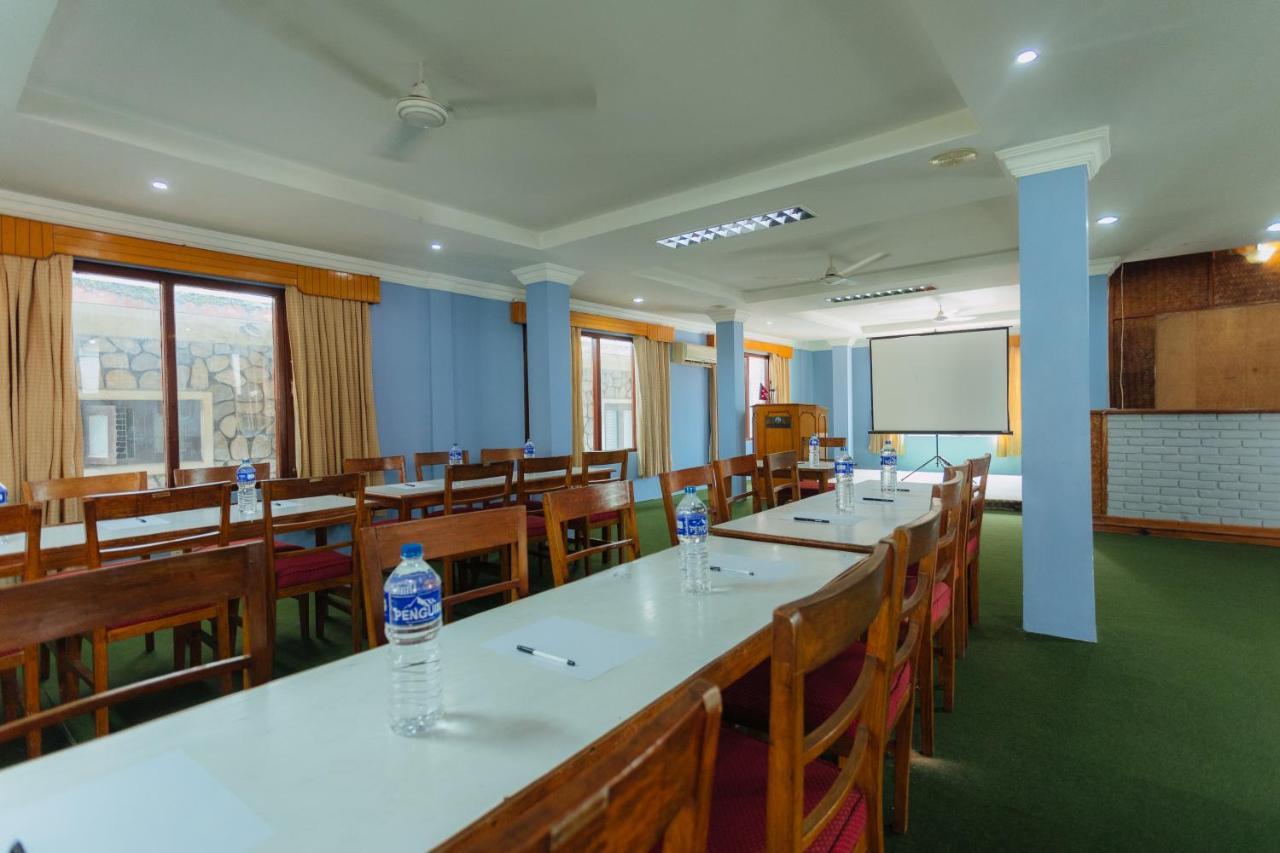 Hotel Tulsi Pokhara Kültér fotó
