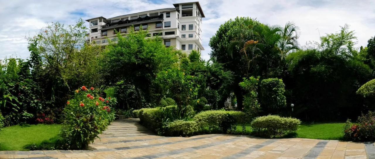Hotel Tulsi Pokhara Kültér fotó